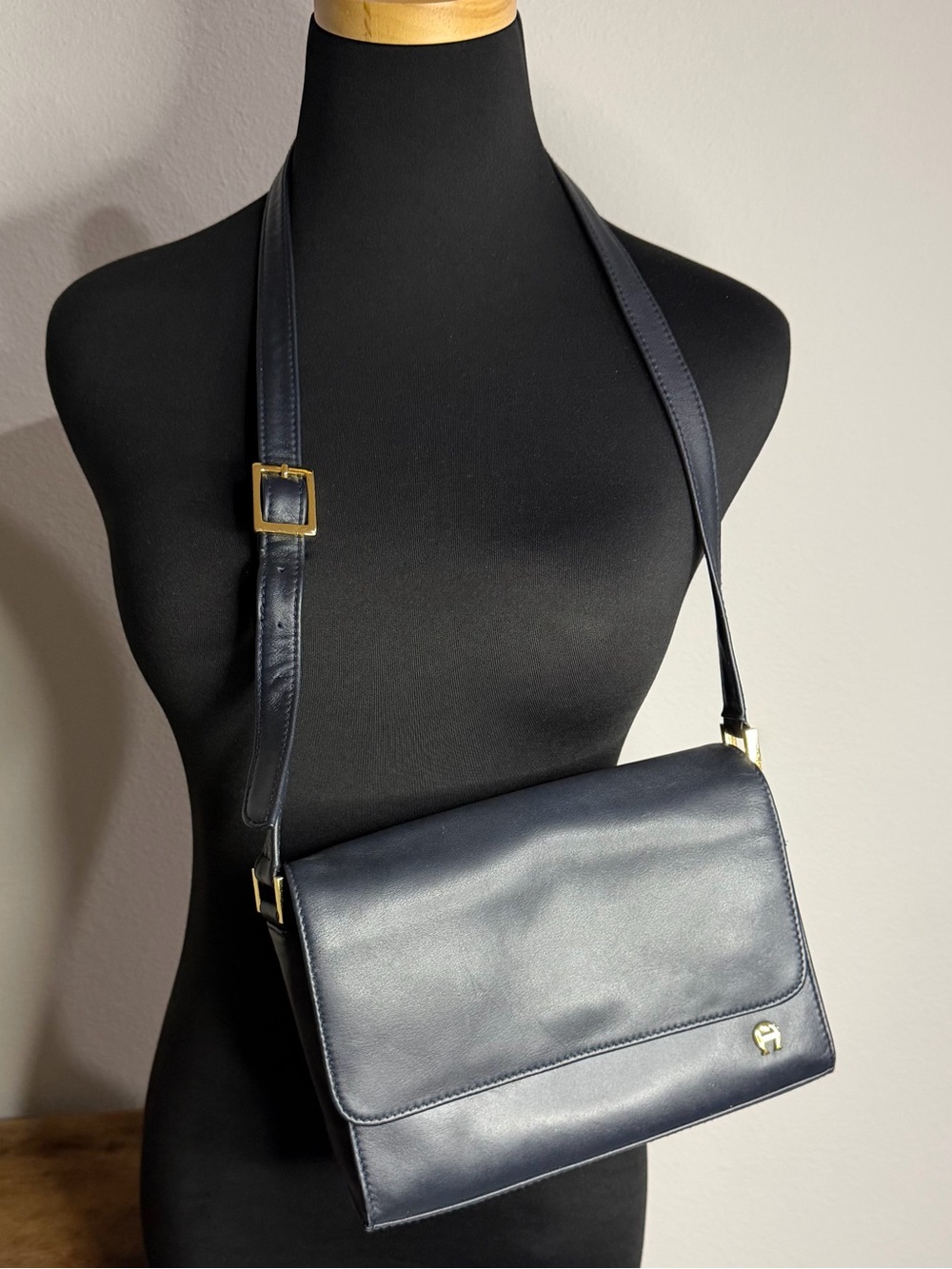 Classic Navy Etienne Aigner Geniune Leather Crossbody Shoulder Bag Gold Hardware